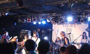CuCxgwWe are the Girls Band!!!!!x̓JÂA񂱂ԂB(C)De-View