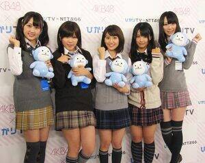 会見に出席したメンバー。左から小森美果、宮崎美穂、大島優子、平嶋夏海、松井咲子 (C)ORICON DD inc.