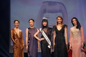 w~XEjo[Xx{\Ɍ肵ɌogE΂iC)Miss Universe Japan