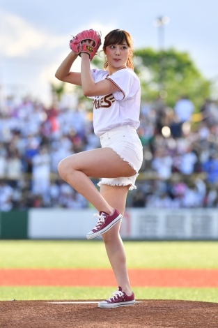 ルパパト つかさ先輩 奥山かずさ 初始球式で のストライクピッチ 芸能界入りしたときからの夢を叶える ニュース Deview デビュー