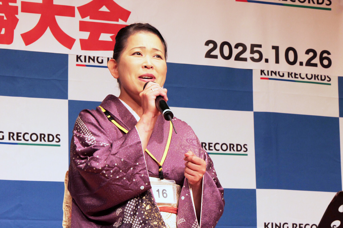 グランプリ受賞の指宿陽子さん歌唱シーン