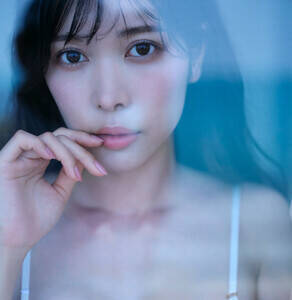 『七瀬なな1st写真集 みつめて。』(発売:集英社 撮影:中村和孝)