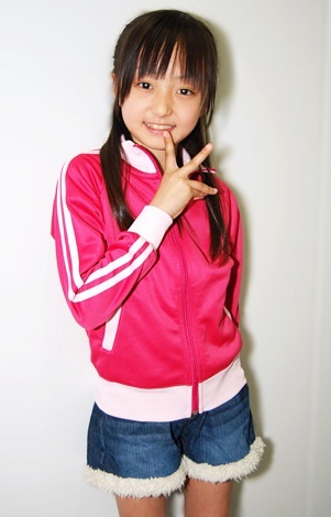 ��ށi�߂��ȁj�v���t�B�[����2001�N6��27�����܂�A�_�ސ쌧�o�g�B�g��129cm�B���Z�͗c�t������K���Ă���_���X�Ƒ̂����炩�����ƁB�����̖��́u�F��Ȏ����ł��郂�f������v