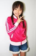 ��ށi�߂��ȁj�v���t�B�[����2001�N6��27�����܂�A�_�ސ쌧�o�g�B�g��129cm�B���Z�͗c�t������K���Ă���_���X�Ƒ̂����炩�����ƁB�����̖��́u�F��Ȏ����ł��郂�f������v