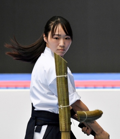 ミスキャンパス出身の武道家 末岡志保美 女優 高尾美有らも出演 新陰流協会15周年ライブ 細石の陣 開催 ニュース Deview デビュー