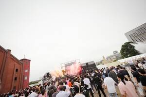 FES��TIVE�u�ԃ����K�X�v���b�V���ՁvDAY1�i8��24�������l�E�ԃ����K�q�ɍL��iPhoto:���^�i�x�^�C�V�j