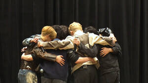 ���R�q���ƑO�c���ɖ����uTAGRIGHT�@���܂��d�˂��j�B�̍Ō�̒���v�ŏI���h�Q����7���Ńv���f�r���[�ȁuFOREVER BLUE�v��I