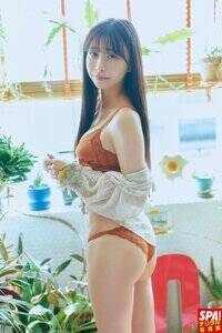 『SPA!デジタル写真集 鈴木優香「艶めく肉厚の葉」』(提供/週刊SPA!編集部 撮影/岡本武志 ヘアメイク/山下景子 スタイリング/和田千星)