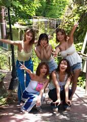 �y�f�W�^������zR�EI�EP GIRLS2025�ʐ^�W�w�����ނ� �ɂイ�悭���`�`BEST SELECTION�`�x�i���j�u�b�N�X���@�B�e�F���R�땶�j