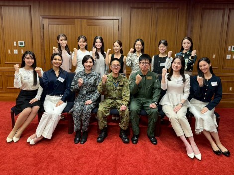 ミス日本候補、現役自衛隊員に学ぶ