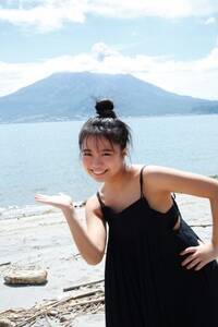 �匴�D�T2nd�ʐ^�W���B�������o�b�N�ɂ����J�b�g�B�B�e�F�K���q�P