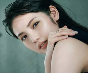 道重さゆみ:『Oggi』10月号(小学館)より。