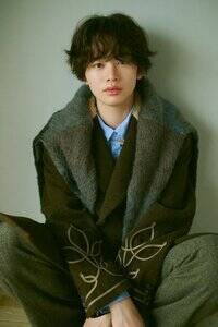 『明石陸 calendar2027.04-2028.03』発売決定(C)KADOKAWA/写真:熊木優