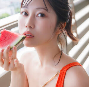 伊織いお:『FRIDAY』2025年11月28日・12月5日合併号(講談社)(C)カメラマン桑島智輝