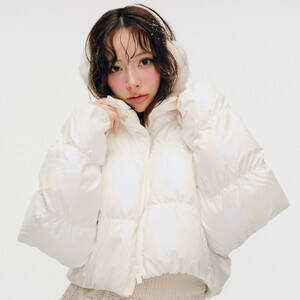 ぴょなが着こなす冬の「adidas Originals」:W ESS GLOSSY PUFF JKT