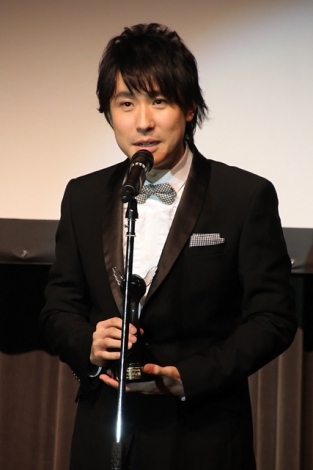 鈴村健一 声優アワードパーソナリティ賞受賞 背中を押した松来未祐さんの言葉 これからもくだらないバカみたいなラジオをいろんな人に届けてください ニュース Deview デビュー