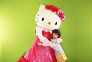 TIs[hŗVԂ̃LbYfI[fBVwKiRAKIRA KIDS I[fBVxJÁBʐ^̓LeBijƑO̍iҁEacՉB(C)2015 SANRIO CO., LTD.