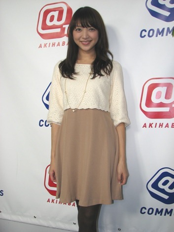 『シューイチ』お天気お姉さん“ブローチの彼女”浅賀優美、初のトークバラエティにドキドキ | ニュース | Deview-デビュー