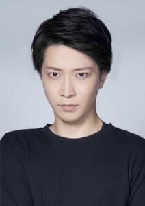 小林涼:AtoMエンターテイメント所属