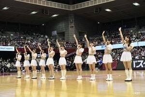 OCHA NORMAがB.LEAGUEのハーフタイムショーに出演