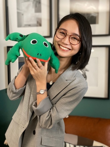 9頭身ビンボー女優 緑川静香 魔法のソファ Yogibo 新cmモデルにオーディションで選出 Yogiboが欲しくてサイトを見ていたら 3枚目 ニュース画像 Deview デビュー