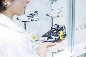 uMIZUNO TOKYOv̈XɏACmp