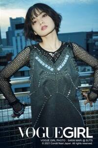 wVOGUE GIRLxuGIRL OF THE MONTvɓoꂵFށBVOGUE GIRLPHOTOFSARAIMARI@SLITS(C)2021CondeNastJapan.Allrightsreserved.