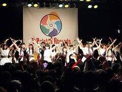 �X�e�[�W������21�l�̃����o�[�������������C�u�wLinQ�A�P���x(C)ORICON DD inc.