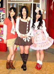 東京でのテレビ初冠レギュラー番組『SKE48のマジカル・ラジオ』(日本テレビ)の初収録に臨んだSKE48のメンバー。左から松井玲奈、松井珠理奈、高柳明音 (C)ORICON DD inc.