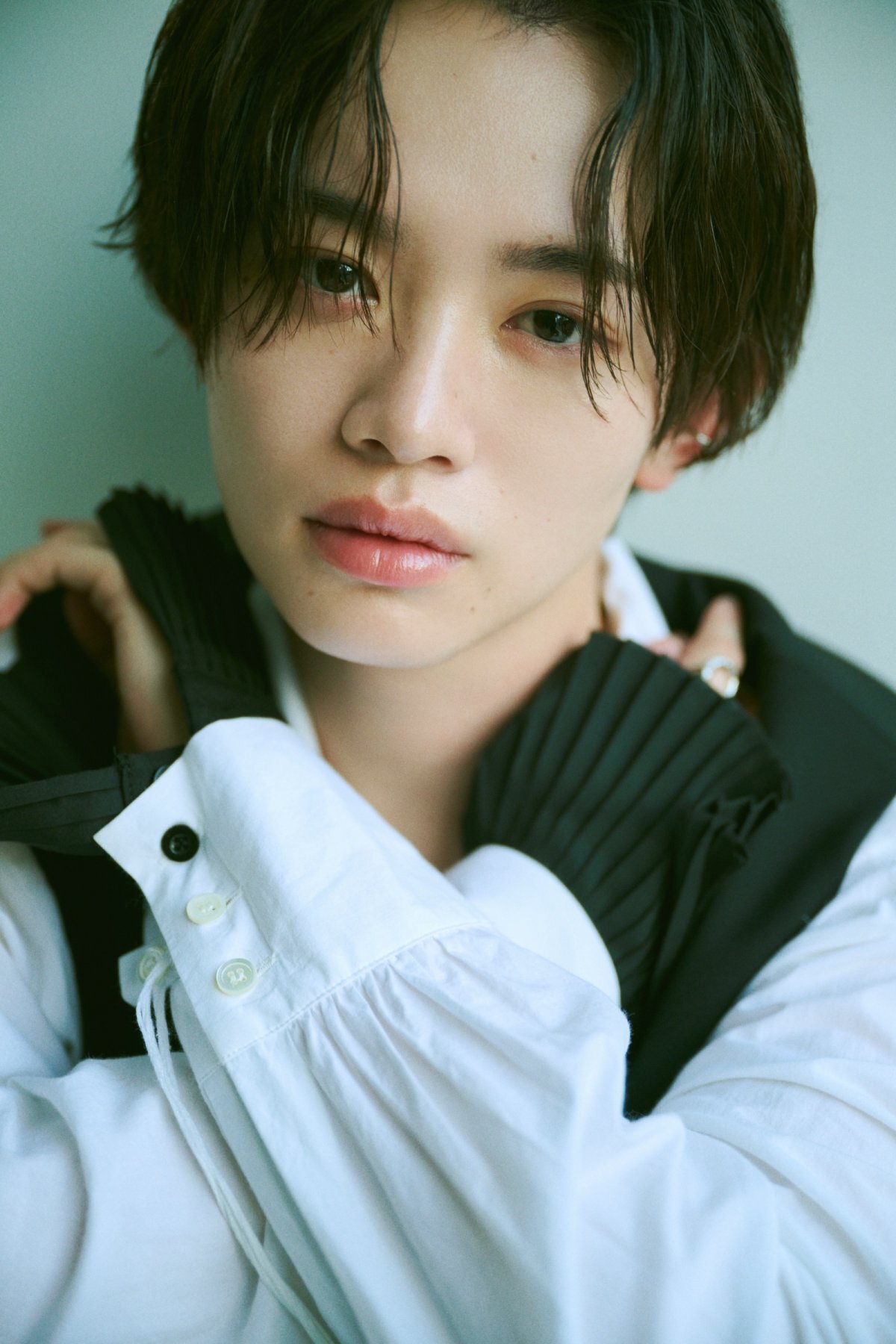 初のカレンダーを発売する俳優の明石陸(C)KADOKAWA/写真:熊木優