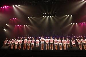 TOKYO DOME CITY HALL̃Xe[WłIڂꂽNMB482B