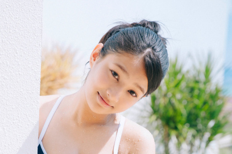 虹咲カリナ、健康美ボディを公開
