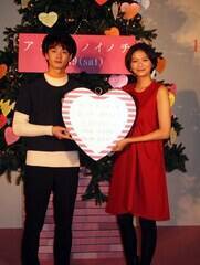 �剉�̉��c�����i���j�A�đq�ށX�i�E�j�����b�Z�[�W�̏����ꂽ�I�[�i�����g���c���[�ɐݒu(C)ORICON DD inc.