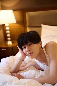 『濱屋拓斗 calendar 2026/04-2027/03』(C)KADOKAWA/写真:古末優一