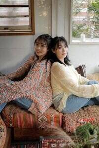 (左から)溝端葵、高野真央=『FRIDAY GOLD 2026 Spring』(C)講談社