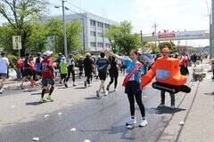 �u2026�����݂��炤��}���\�������ۃu���C���h�}���\���v�ɃX�y�V�����T�|�[�^�[�𖱂߂��~�X���{�O�����v���̖���G�q