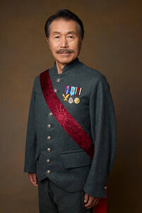 ピカリング大佐役の平田満