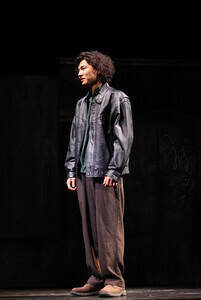 舞台『Too Young』ゲネプロより(撮影:遠山高広)