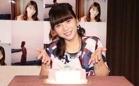 Akb48卒業生 高城亜樹 誕生ケーキの 27 に驚く 母が私を産んだ23歳くらいには結婚してると思ってました ニュース Deview デビュー