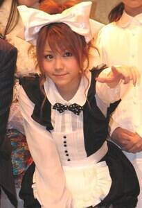 29日から上演の舞台『大正浪漫 ハイカラ探偵王 青いルビー殺人事件』に主演する田中れいな。