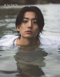 伊藤健太郎写真集「JUNCTION」限定表紙版カバー(東京ニュース通信社刊)撮影/藤本和典