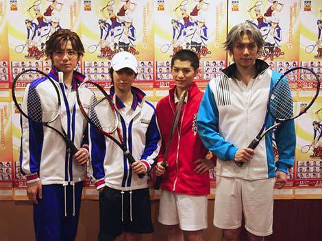 ゲネプロ後の会見に臨んだ出演者。左から手塚国光役・和田琢磨、越前リョーマ役・小越勇輝、葵 剣太郎役・吉田大輝、跡部景吾役・青木玄徳