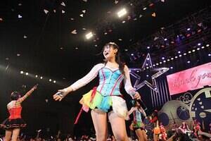 AʐlƂȂ{񂪍쎌wdestinyxz߂ĉ̂o[BXN[ɂ́wThank You Karenx̕B