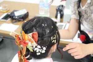 �~�X���j�o�[�V�e�B2021�t�@�C�i���X�g�����{���̎����{��{�ݏo�g�̏����B�ɐV���l�̐U�葳�p�̎ʐ^�B�e���v���[���g�B