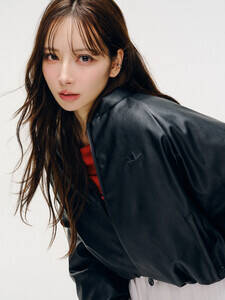 ぴょなが着こなす冬の「adidas Originals」:W PLEATHER BOMBER JKT