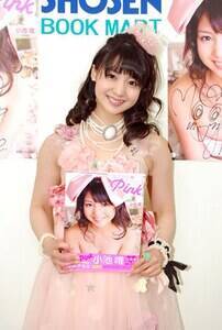 �ʐ^�W�wPink�x�ł����p�������P�l���b�N�œo�ꂵ�����r�B(C)ORICON DD inc.