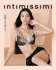 Intimissimi̓{AoT_[ɏACKoki,