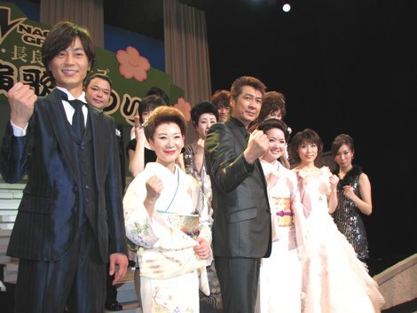 �u��\���E������̂܂�v�ɏo�������X�삫�悵(���[)�A�R��L(�O�񍶂���3�l��)