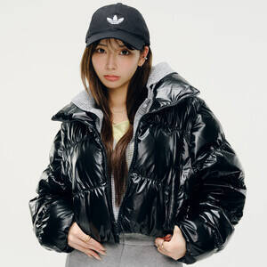 ぴょなが着こなす冬の「adidas Originals」:W ESS GLOSSY PUFF JKT