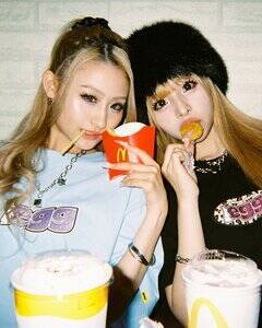 �a�J���̃X�g���[�g�u�����h�u#FR2�v�Ɠ`���̃M�����G���wegg�x���R���{